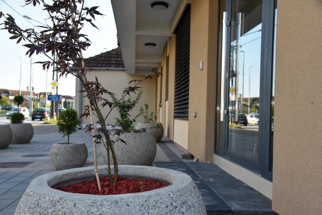 Merak Rooms & Caffe Bar Šabac Esterno foto